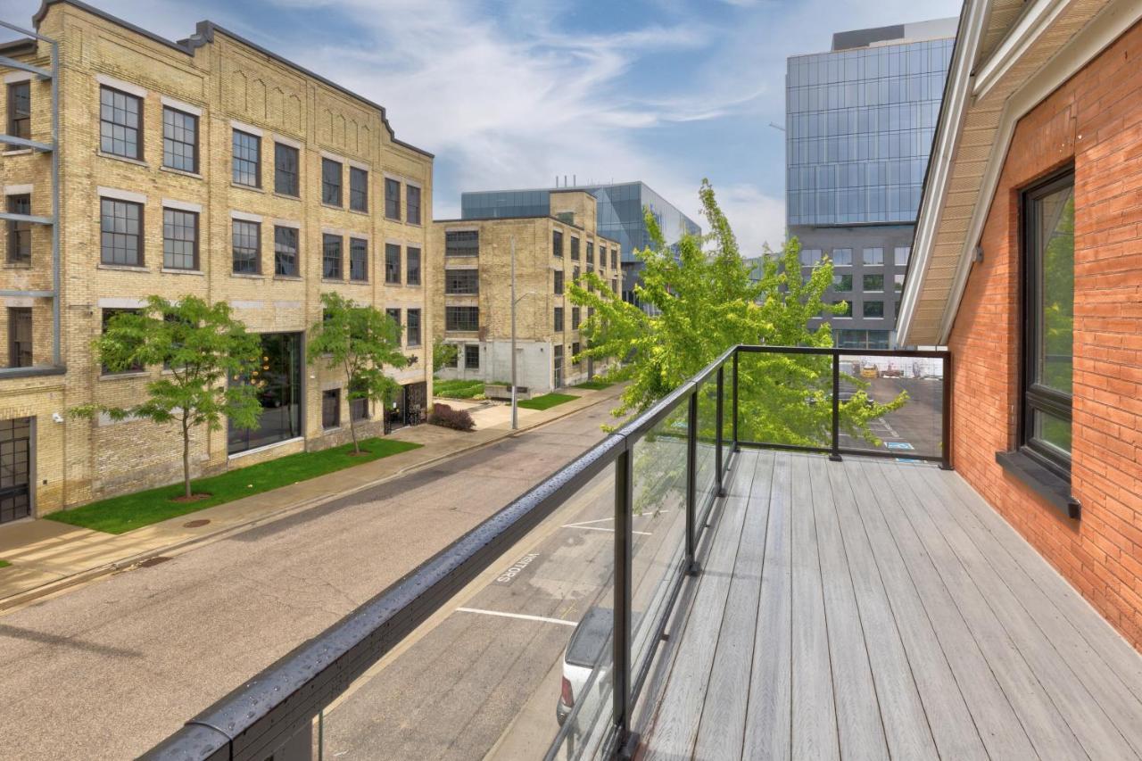 Entire 1 Bedroom Apartment Across From Google - Br5 Kitchener Buitenkant foto