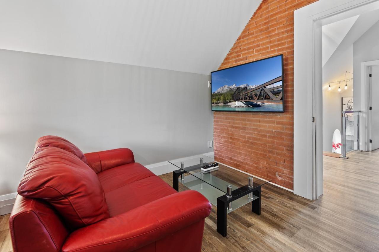 Entire 1 Bedroom Apartment Across From Google - Br5 Kitchener Buitenkant foto
