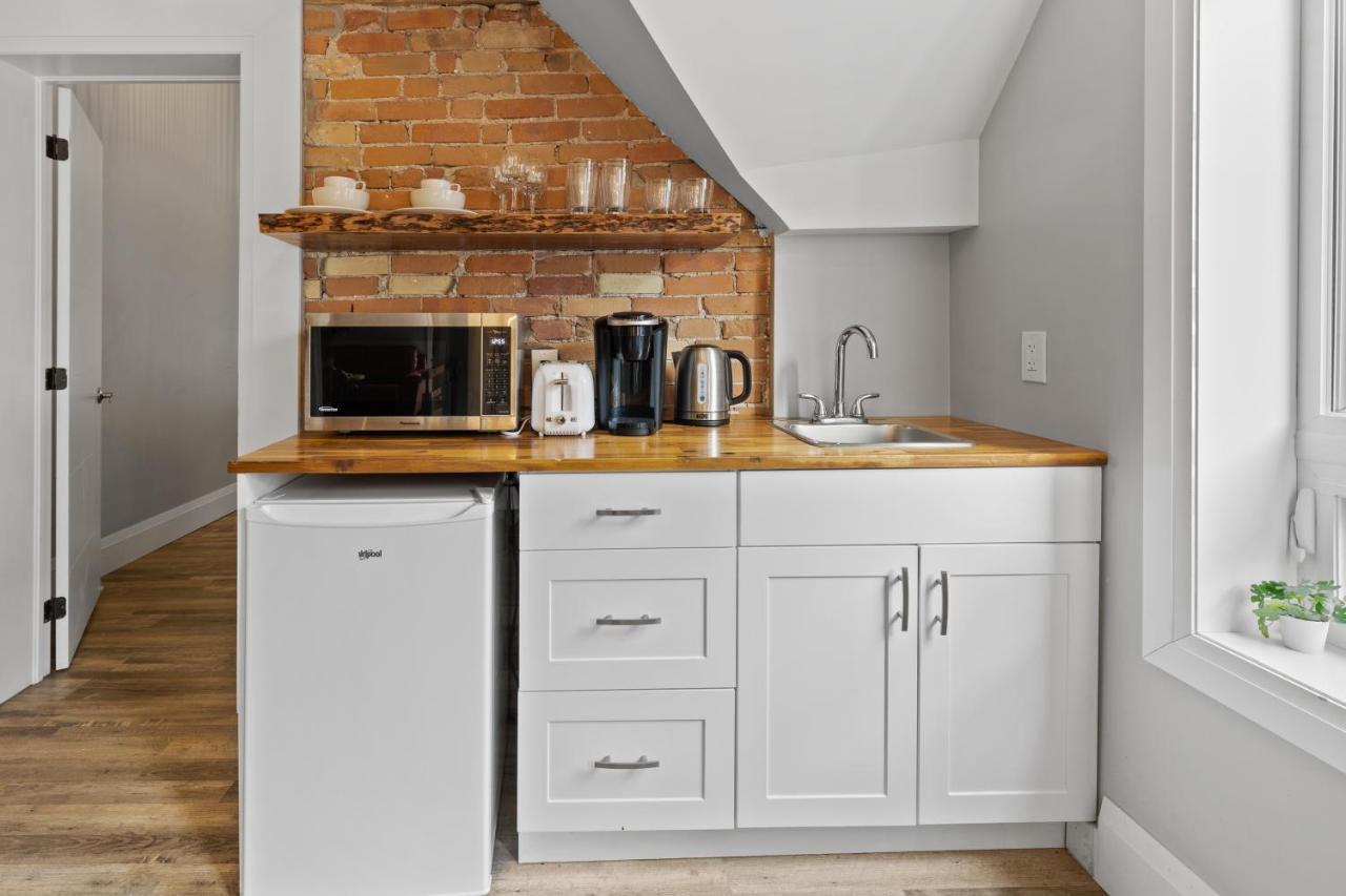 Entire 1 Bedroom Apartment Across From Google - Br5 Kitchener Buitenkant foto