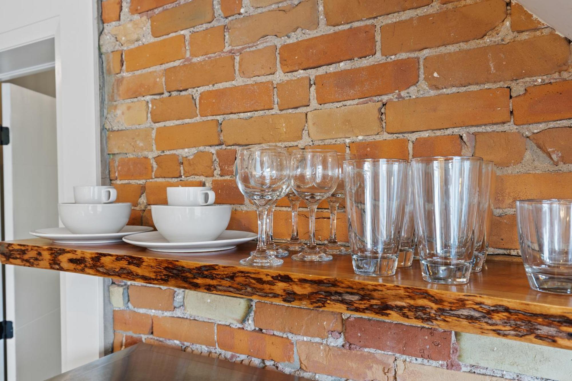 Entire 1 Bedroom Apartment Across From Google - Br5 Kitchener Buitenkant foto