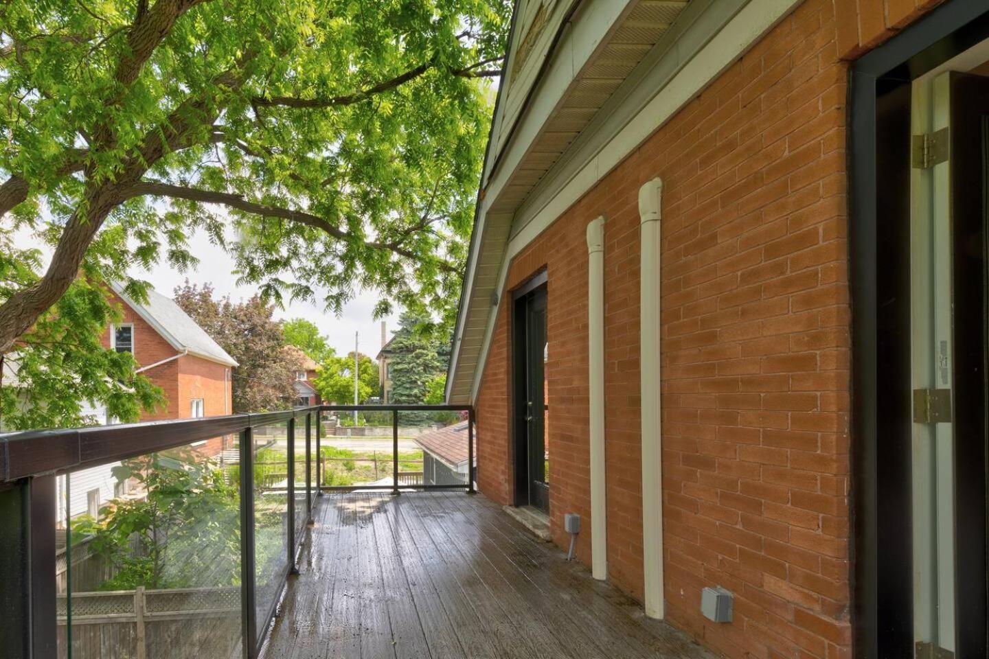 Entire 1 Bedroom Apartment Across From Google - Br5 Kitchener Buitenkant foto