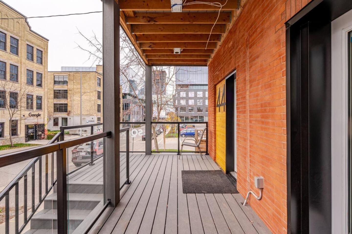 Entire 1 Bedroom Apartment Across From Google - Br5 Kitchener Buitenkant foto