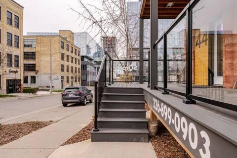 Entire 1 Bedroom Apartment Across From Google - Br5 Kitchener Buitenkant foto