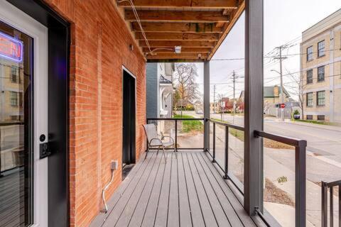 Entire 1 Bedroom Apartment Across From Google - Br5 Kitchener Buitenkant foto