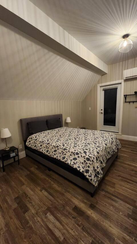 Entire 1 Bedroom Apartment Across From Google - Br5 Kitchener Buitenkant foto